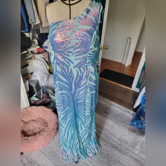 One Shoulder Sequins Dress - Picture 4 of 12